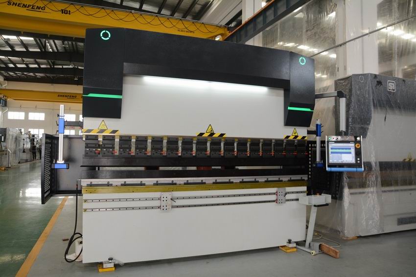 Hydraulic shears blade type